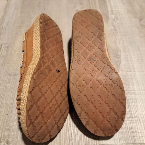 UGG Womens Shoes Size 6.5 Brown Moccasins Flat Slip-On Leather Upper - Picture 9 of 10